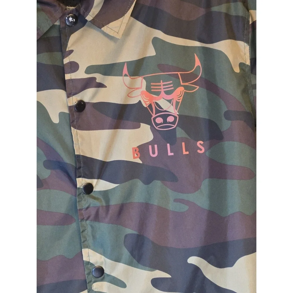 NBA Chicago Bills Camo Lightweight Mens Jacket Size Large With Mesh Lining‎ Logo